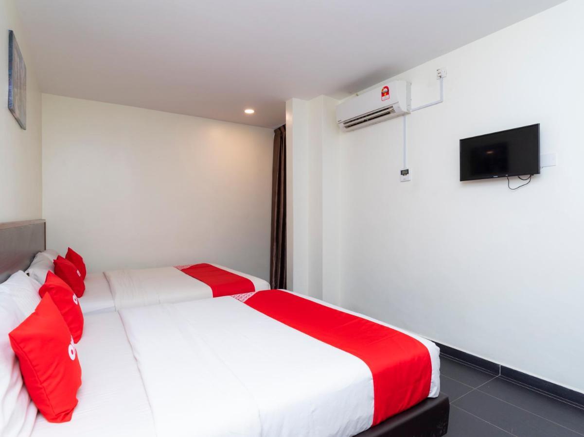 Oyo 44095 Bluewater Hotel Mersing Bagian luar foto