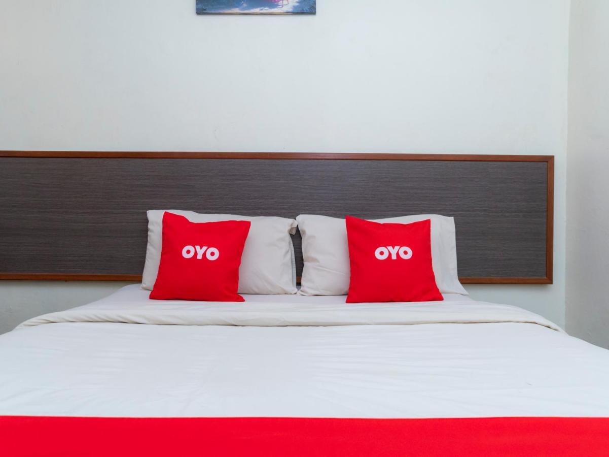 Oyo 44095 Bluewater Hotel Mersing Bagian luar foto