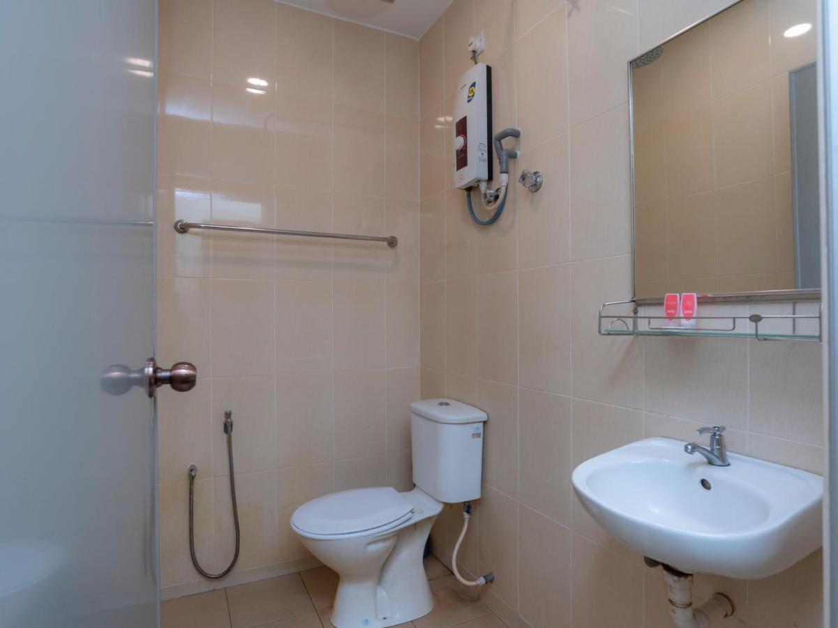 Oyo 44095 Bluewater Hotel Mersing Bagian luar foto