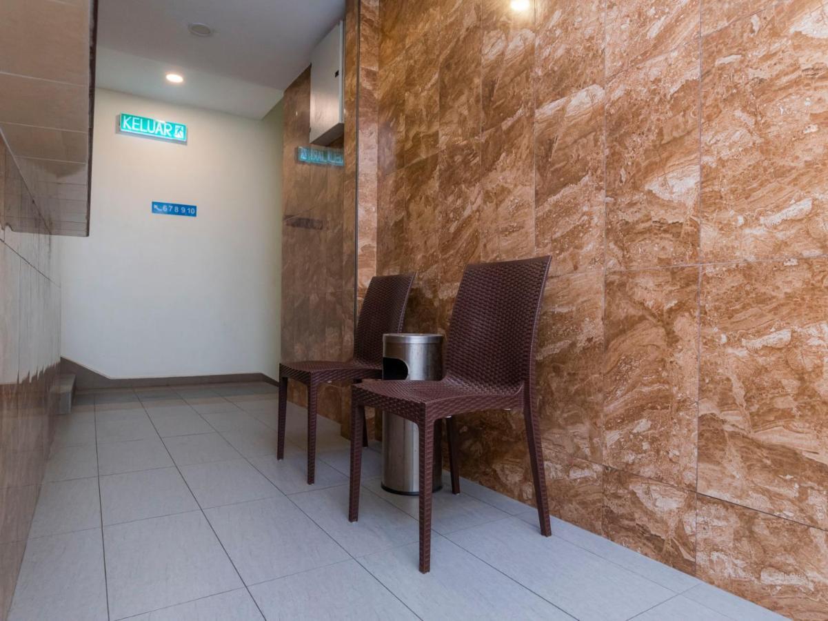 Oyo 44095 Bluewater Hotel Mersing Bagian luar foto