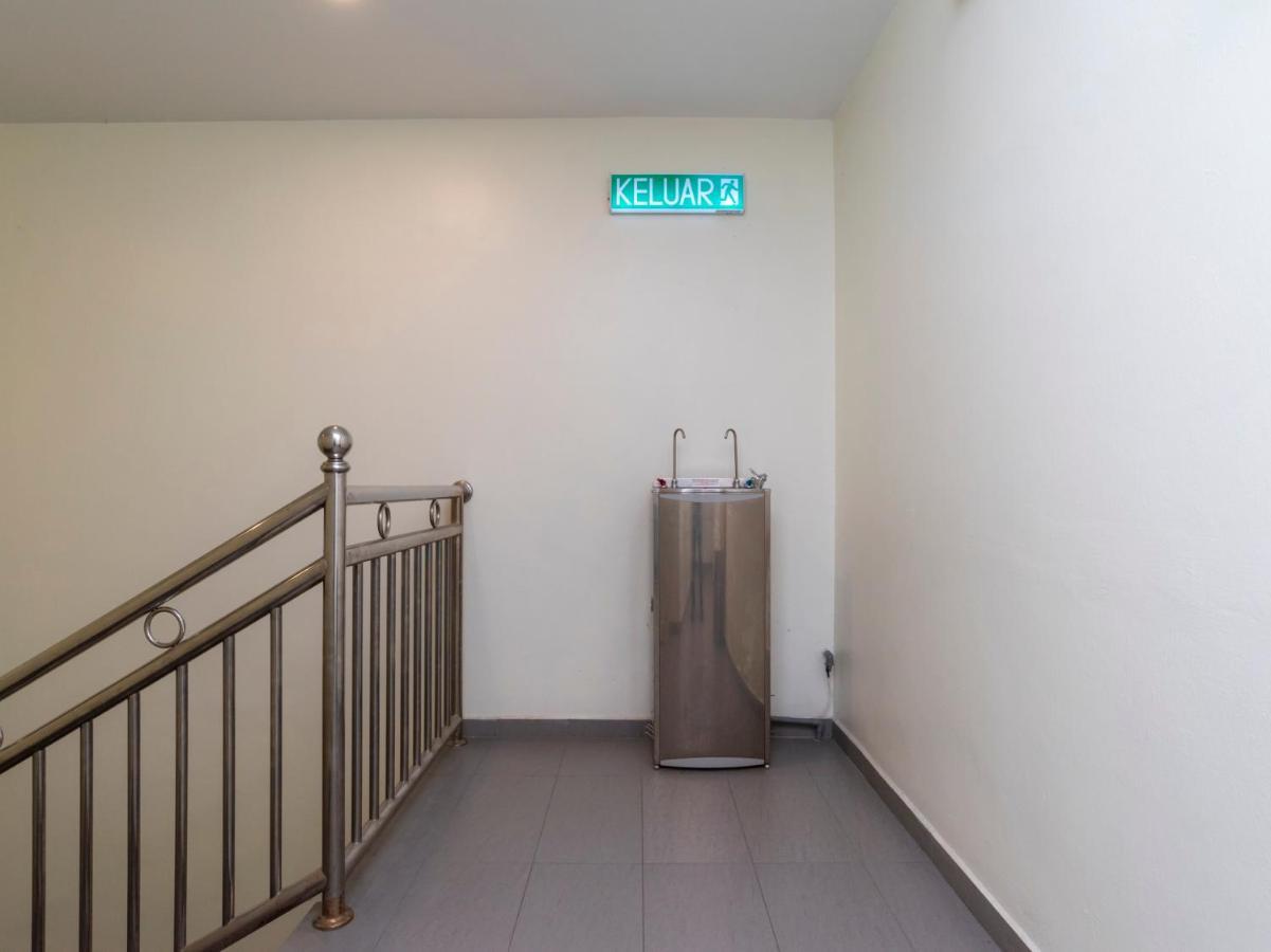 Oyo 44095 Bluewater Hotel Mersing Bagian luar foto