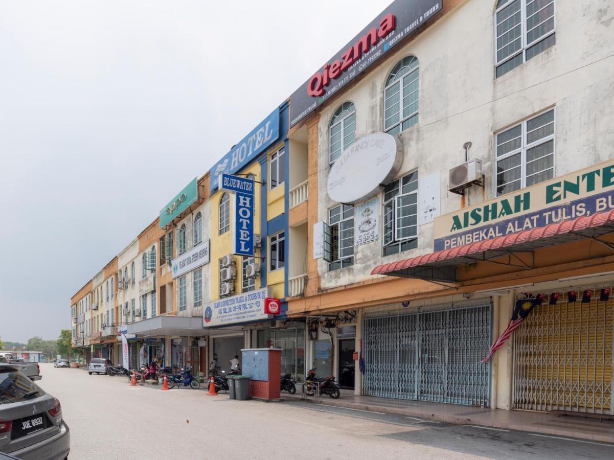 Oyo 44095 Bluewater Hotel Mersing Bagian luar foto